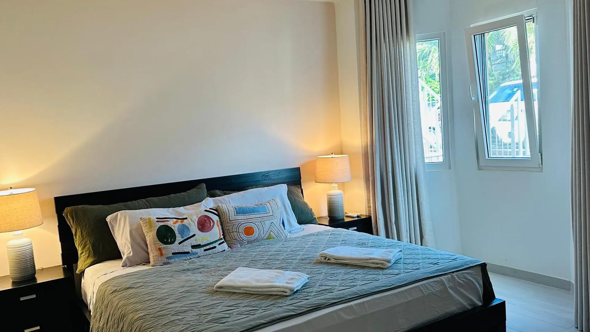 Specious 2 Bedroom In Pelican Key Near The Beach Simpson Bay 0*,