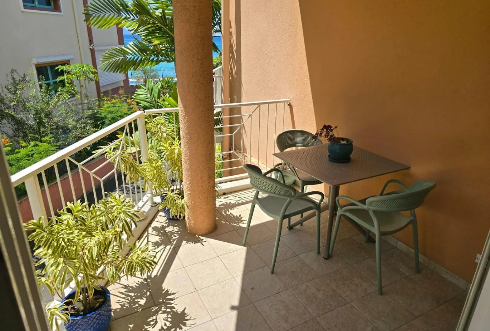 Specious 2 Bedroom In Pelican Key Near The Beach Simpson Bay Appartement